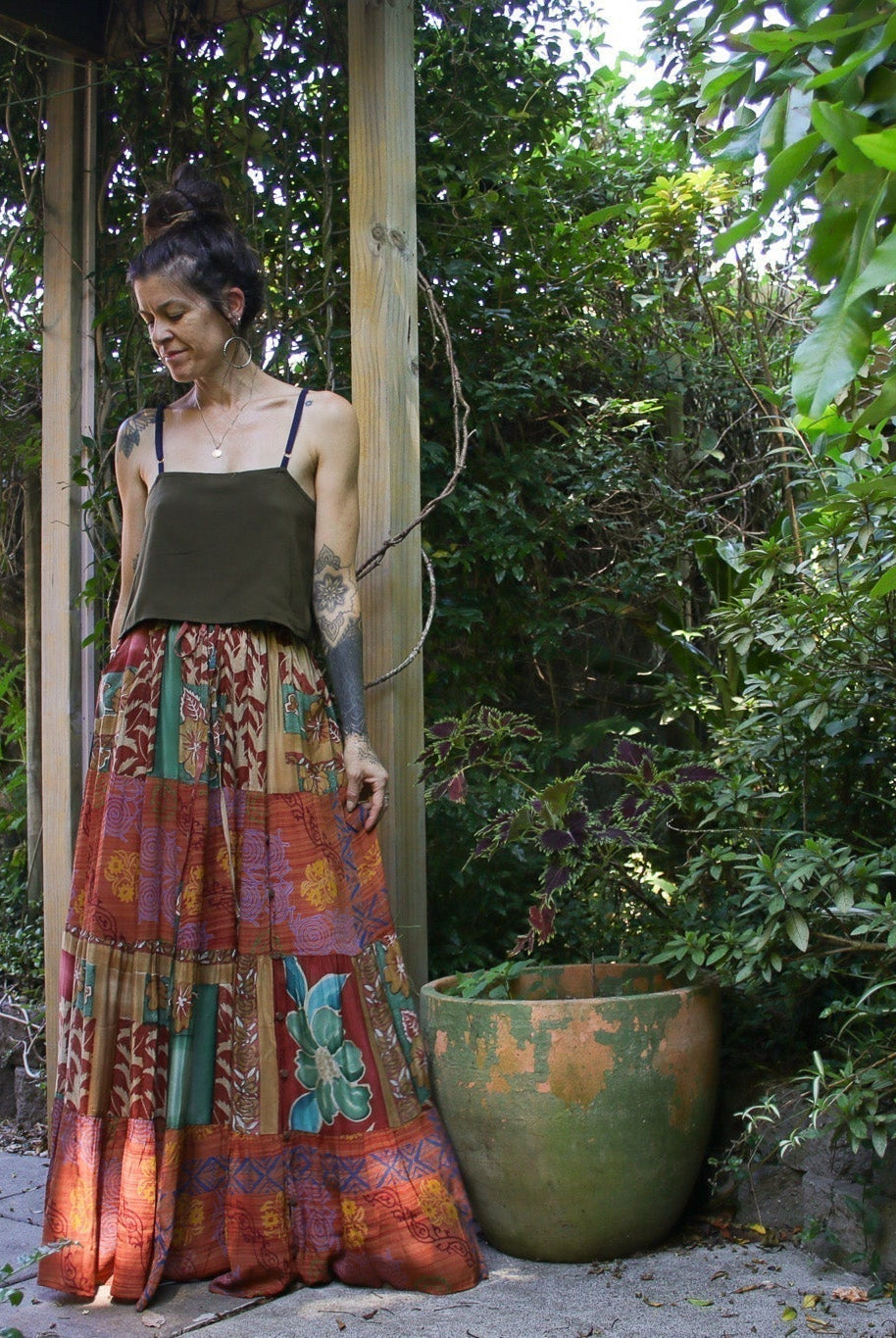 The Complete Guide to Bohemian Skirts: Finding Your Perfect Fit in Kantha, Silk & Pashmina